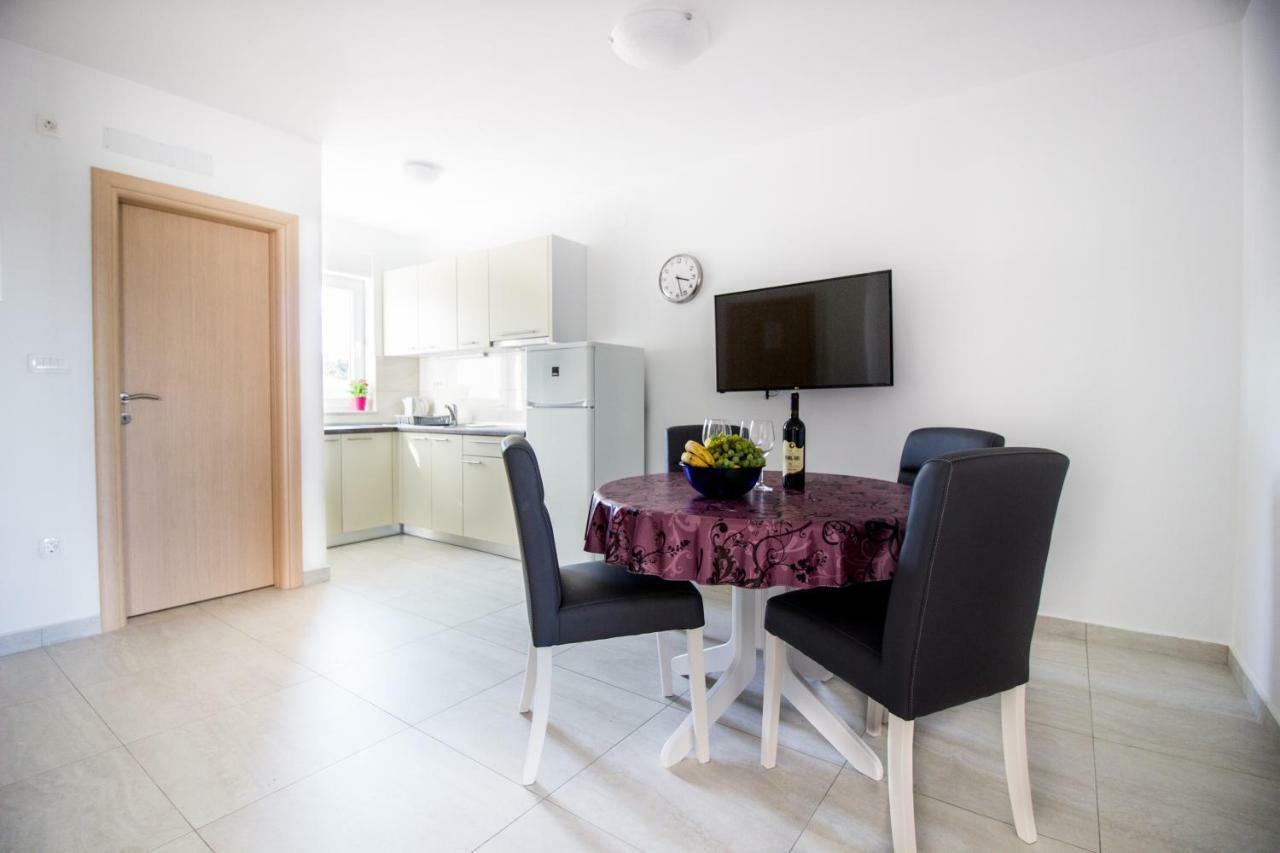 Apartamento Colic Njivice Exterior foto